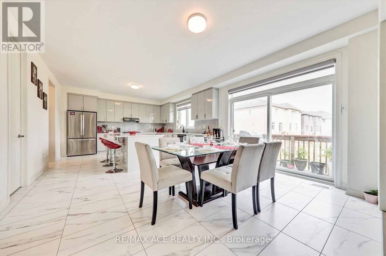 4 Emerald Grove Property Photo 15