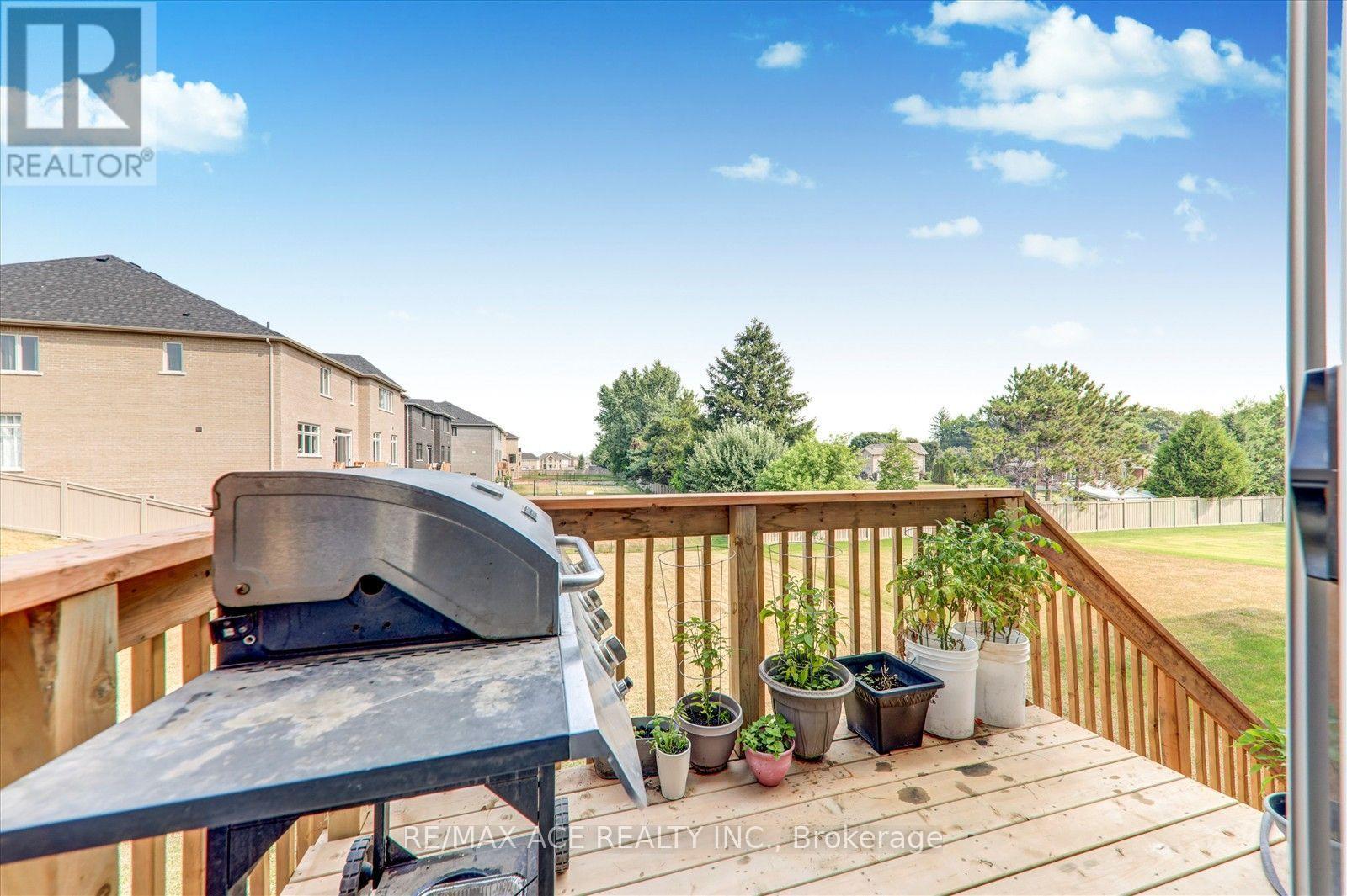 4 Emerald Grove Property Photo 19