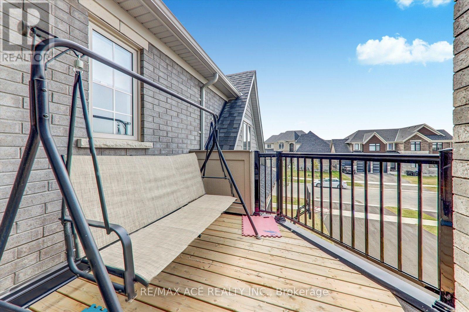 4 Emerald Grove Property Photo 27