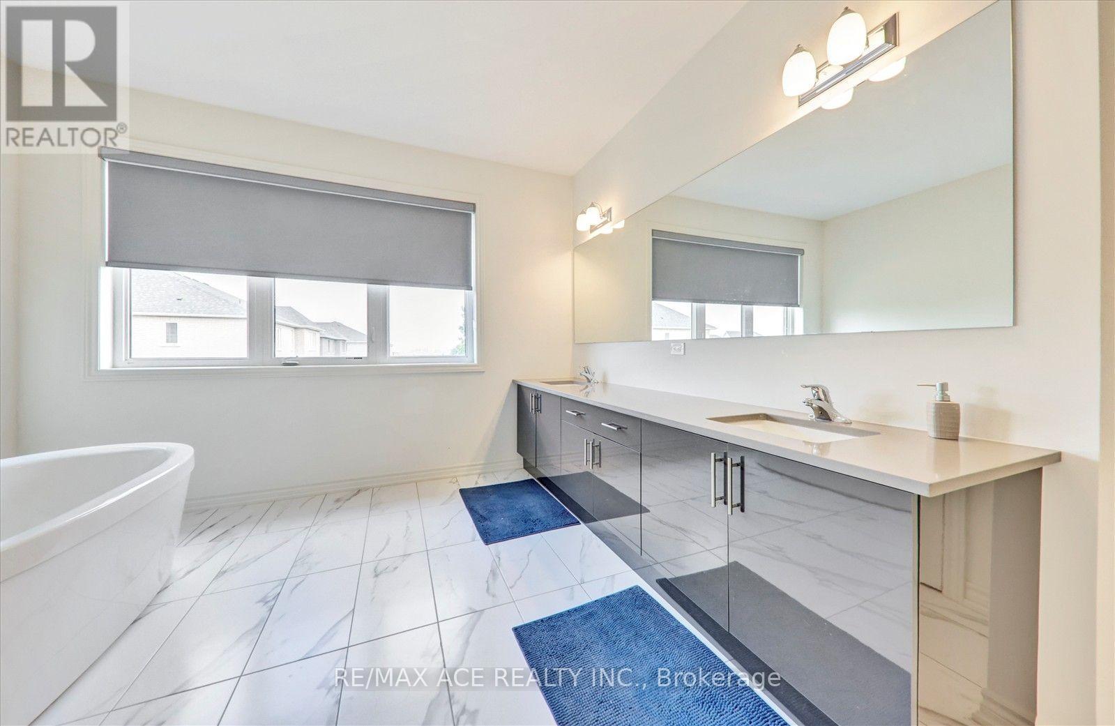 4 Emerald Grove Property Photo 30