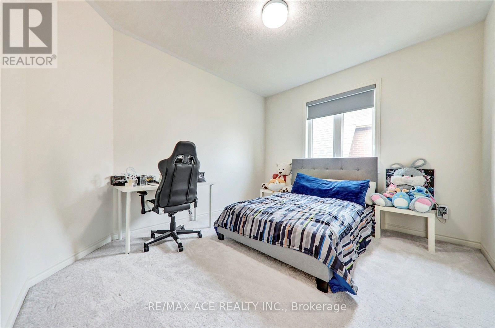 4 Emerald Grove Property Photo 32
