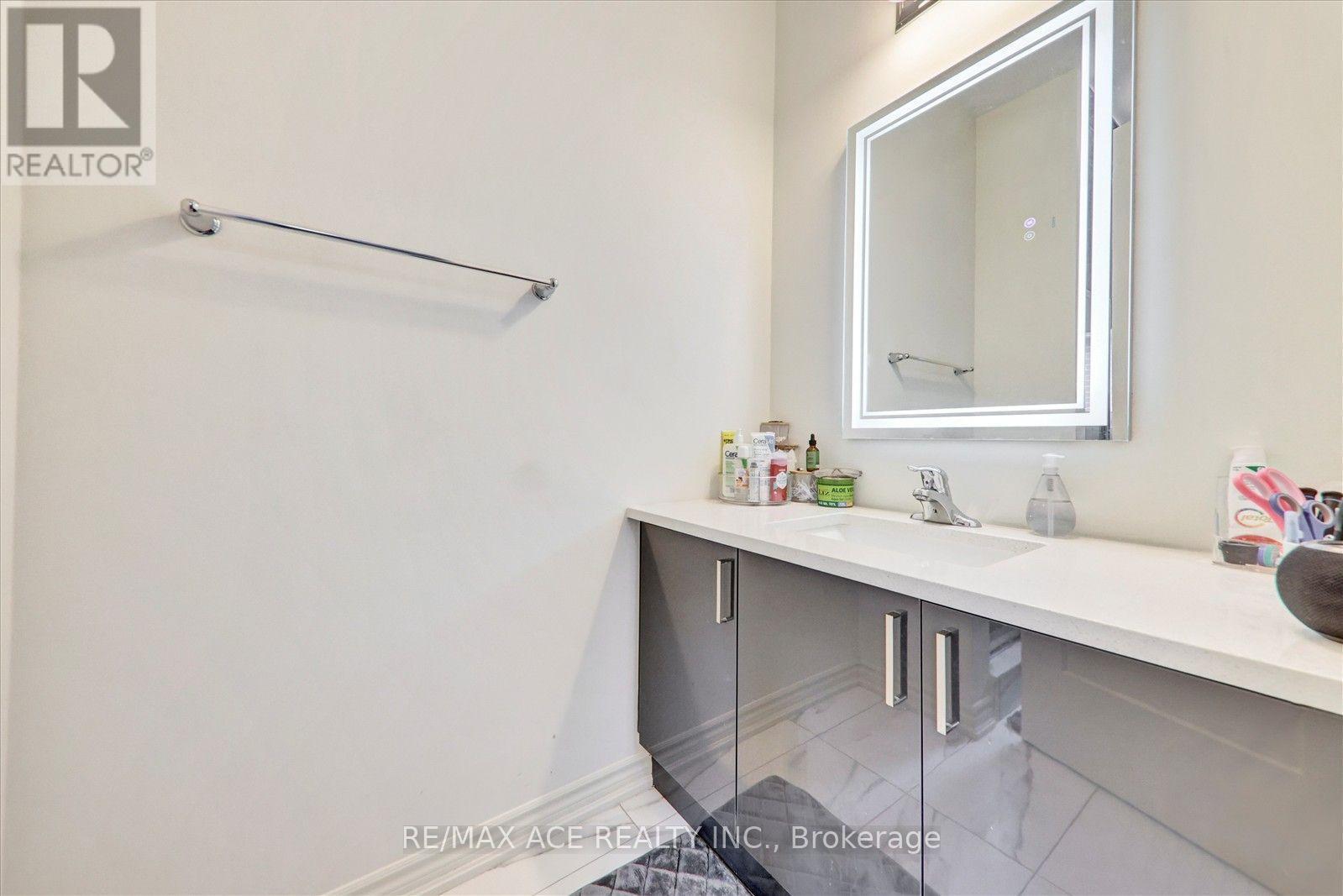 4 Emerald Grove Property Photo 33