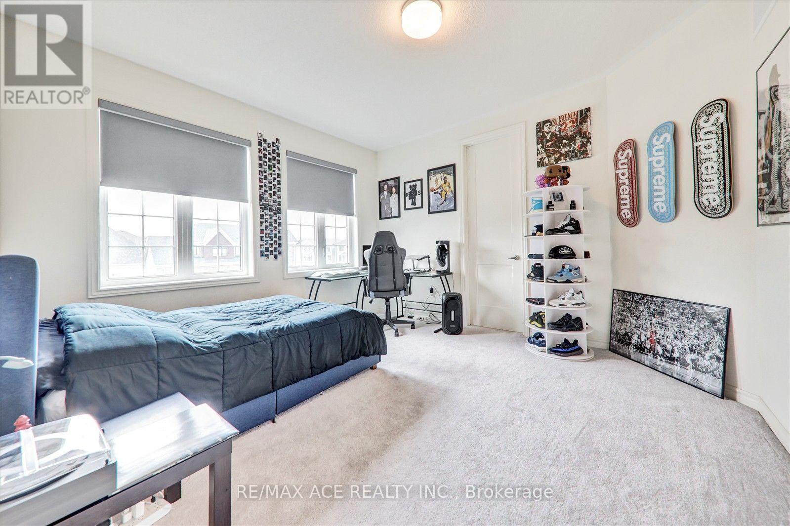 4 Emerald Grove Property Photo 35