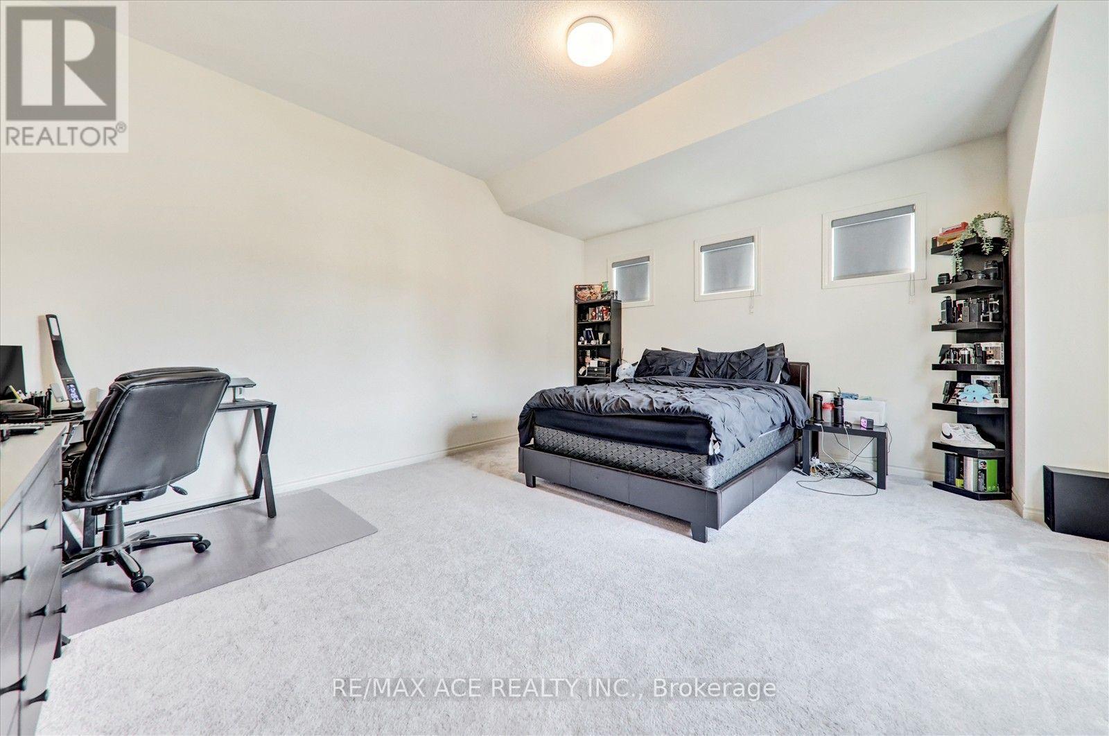 4 Emerald Grove Property Photo 40