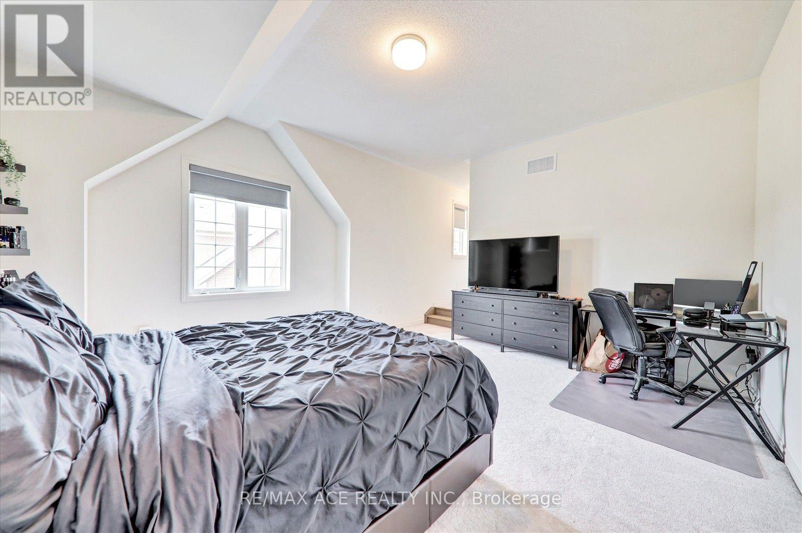 4 Emerald Grove Property Photo 41