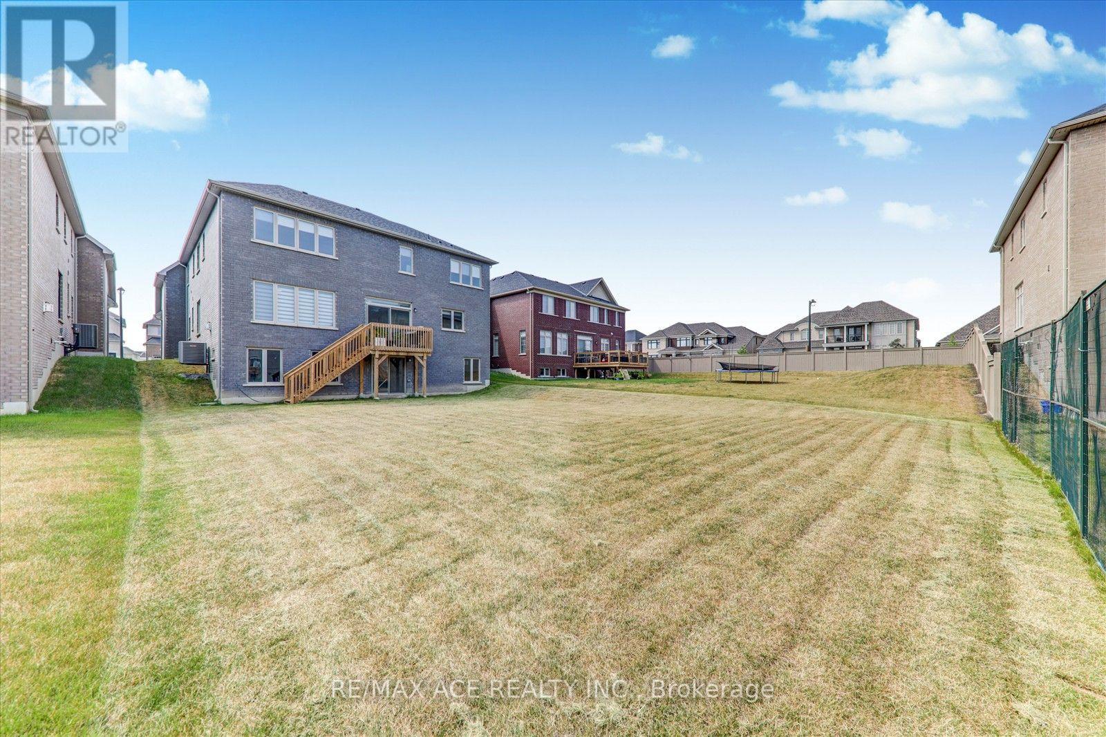 4 Emerald Grove Property Photo 48