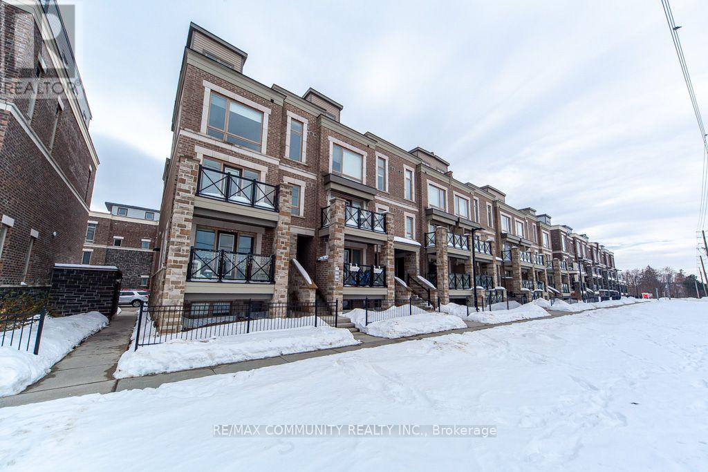 2322 - 20 Westmeath Lane Property Photo 3