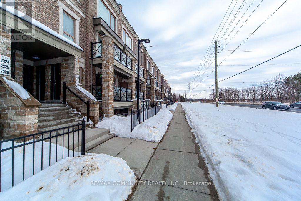 2322 - 20 Westmeath Lane Property Photo 4