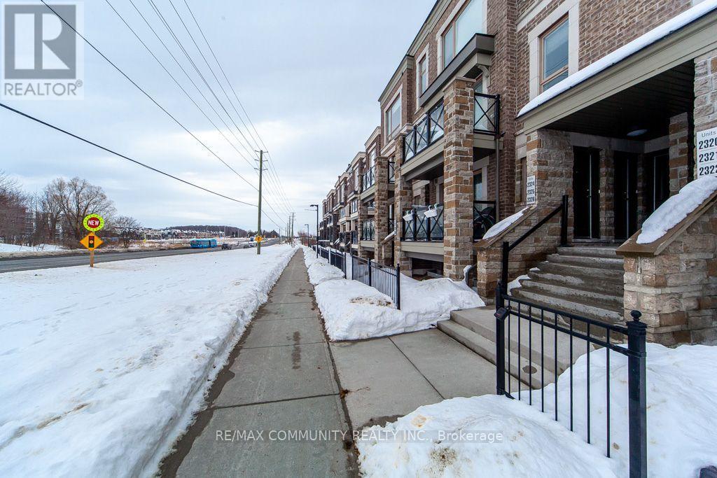 2322 - 20 Westmeath Lane Property Photo 5