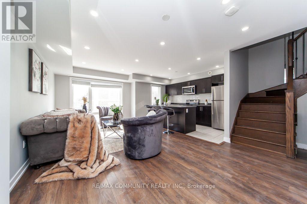 2322 - 20 Westmeath Lane Property Photo 9