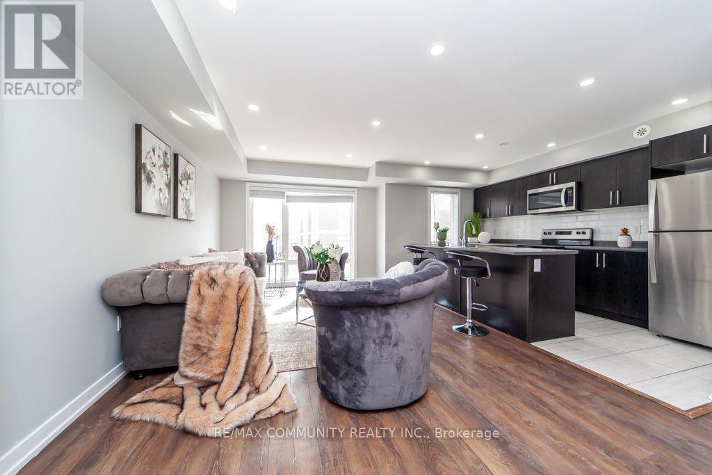 2322 - 20 Westmeath Lane Property Photo 10
