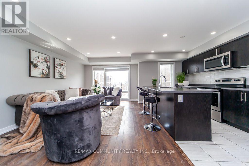 2322 - 20 Westmeath Lane Property Photo 11