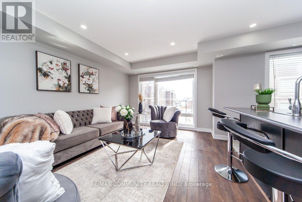 2322 - 20 Westmeath Lane Property Photo 12