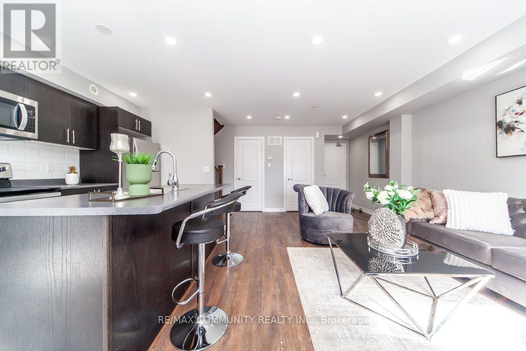 2322 - 20 Westmeath Lane Property Photo 16