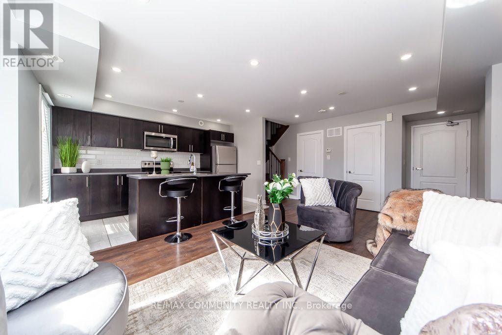 2322 - 20 Westmeath Lane Property Photo 18
