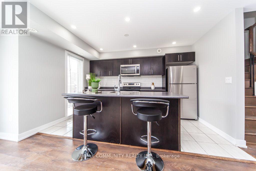 2322 - 20 Westmeath Lane Property Photo 20