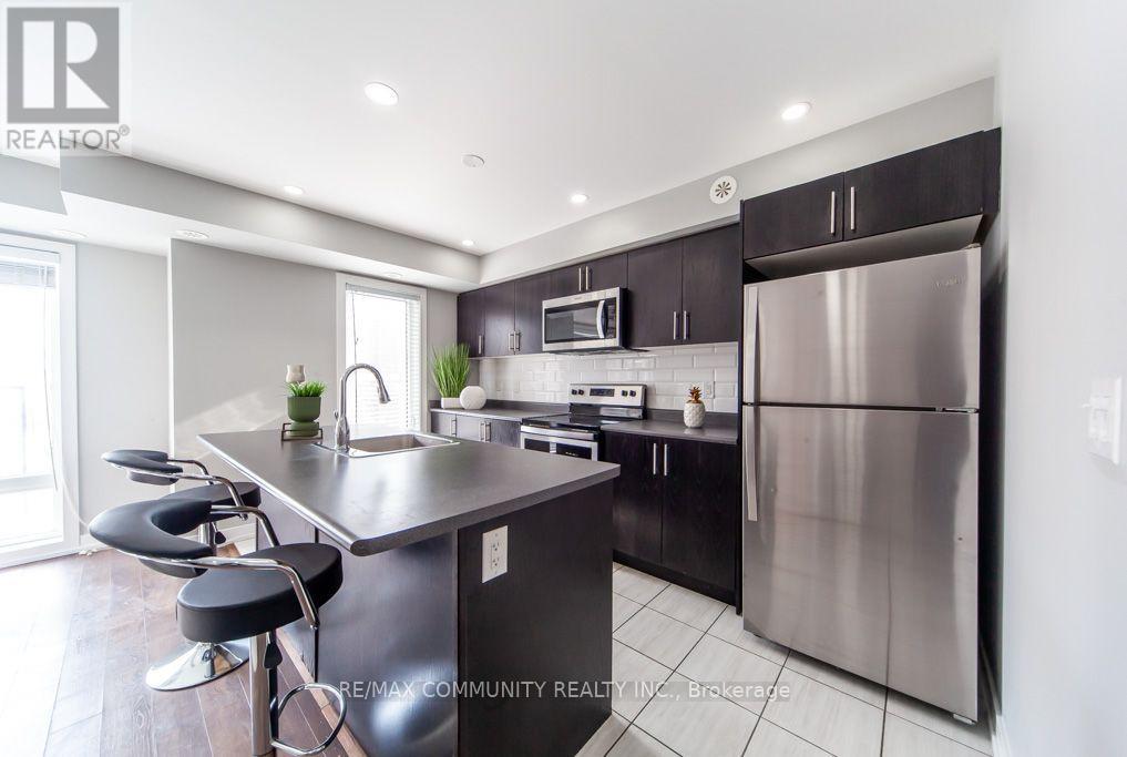 2322 - 20 Westmeath Lane Property Photo 22
