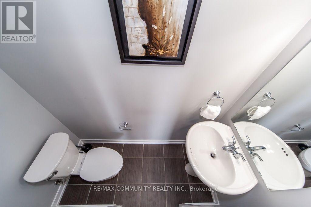 2322 - 20 Westmeath Lane Property Photo 25