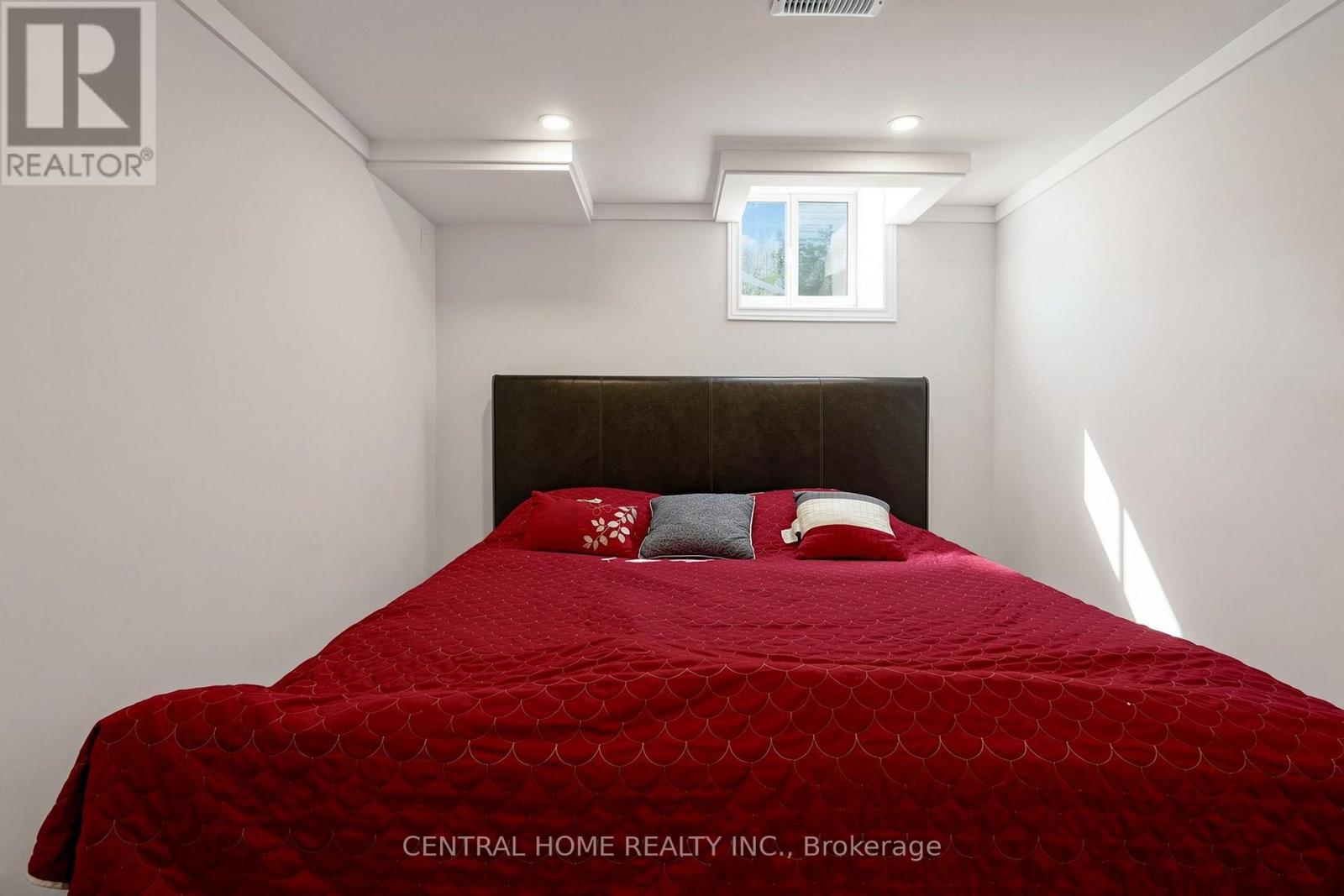 Basement Unit 1 - 307 Alex Doner Drive N Property Photo 25