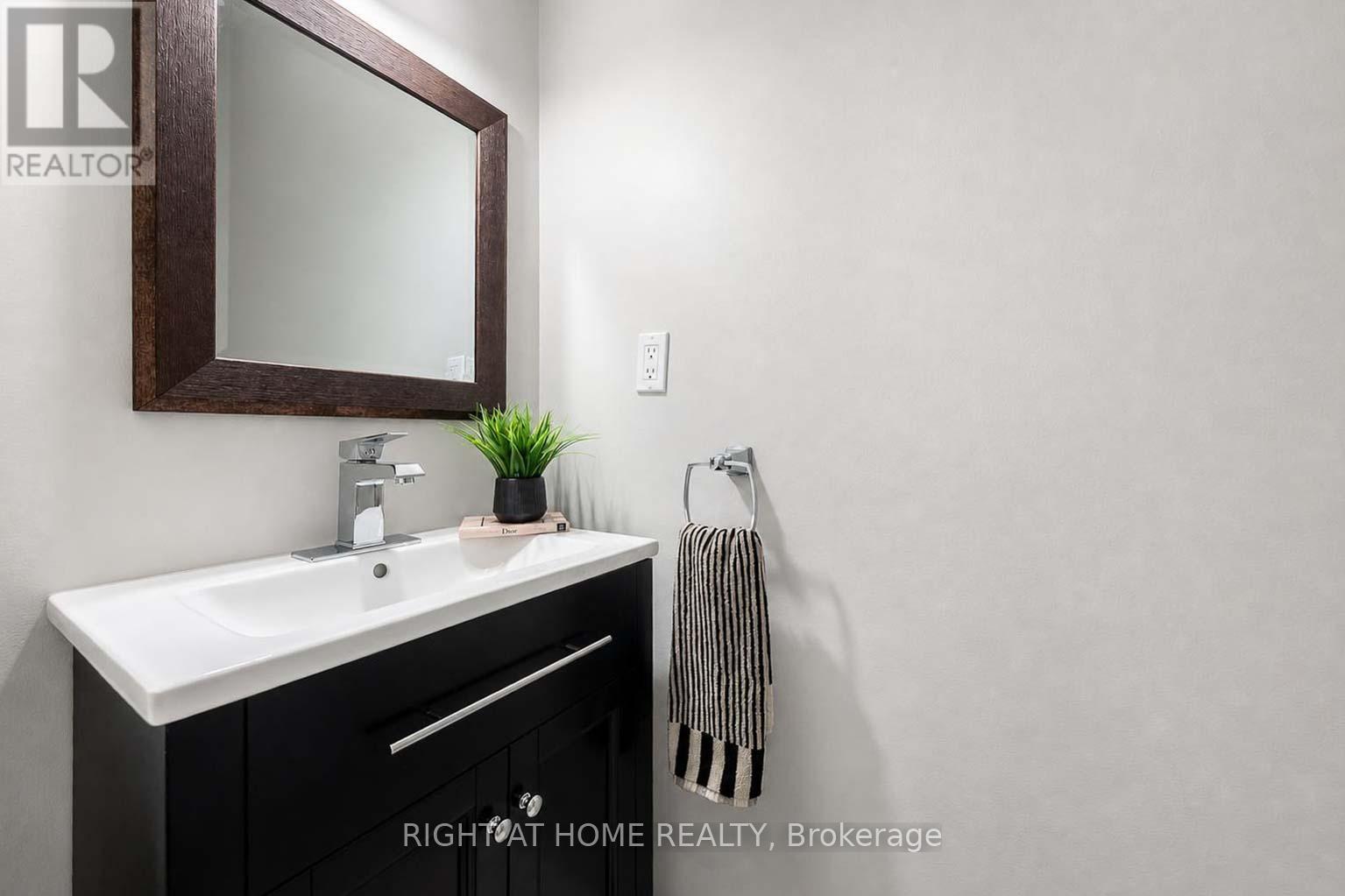 204 - 23 Observatory Lane Property Photo 3