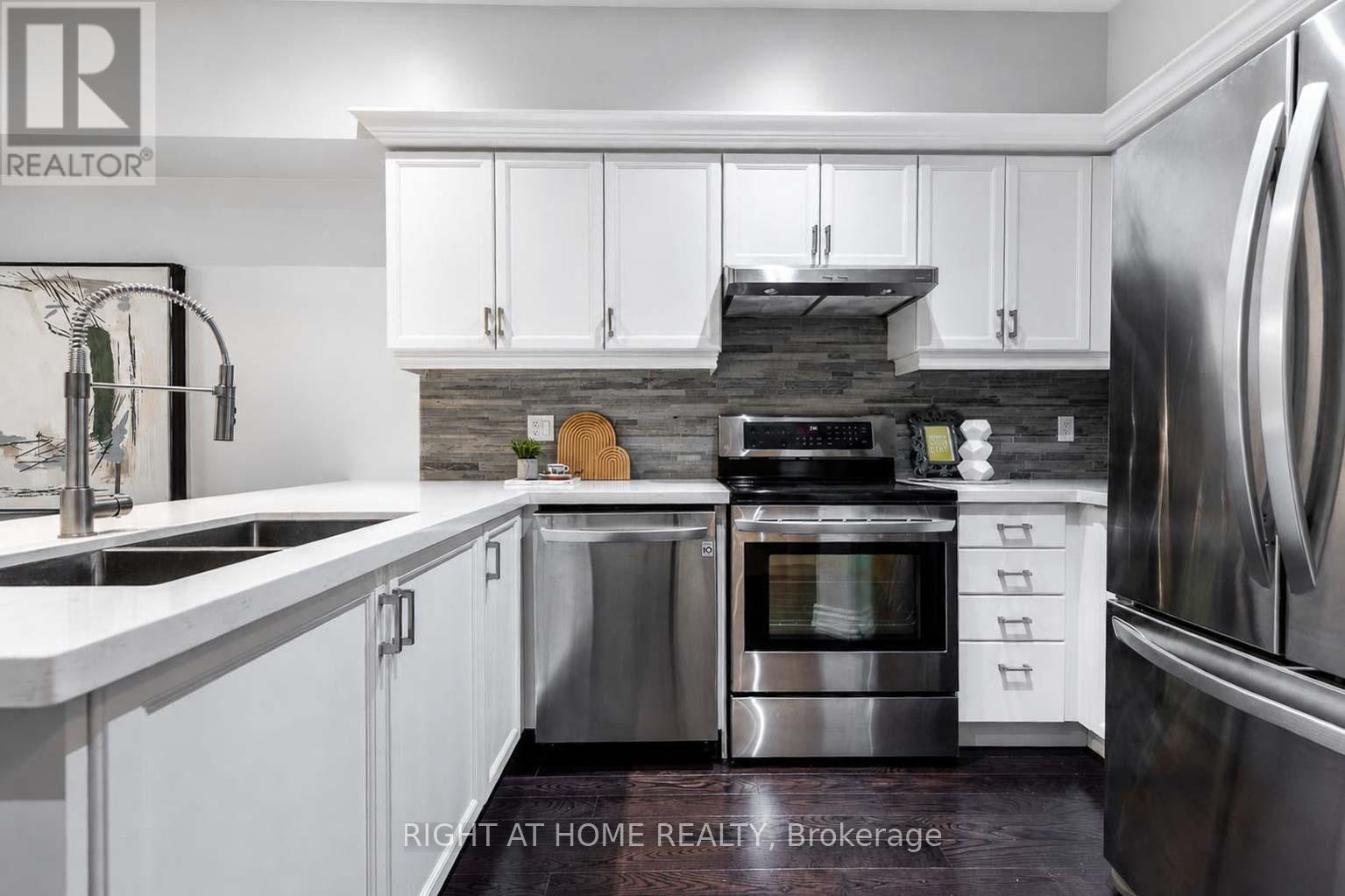 204 - 23 Observatory Lane Property Photo 6