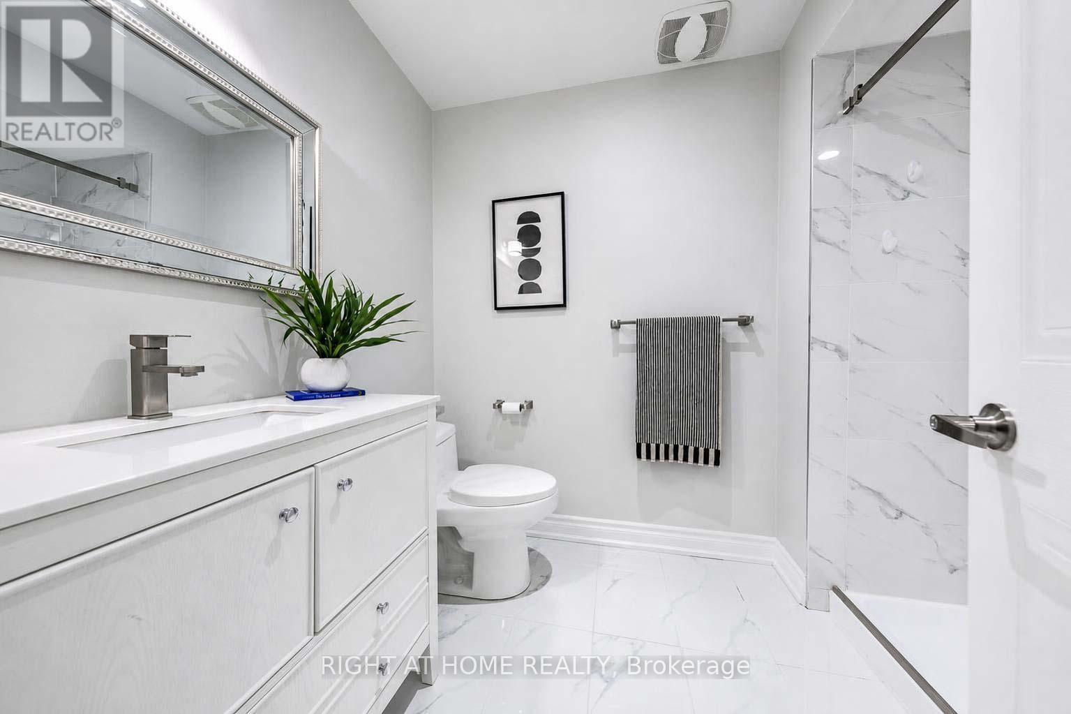 204 - 23 Observatory Lane Property Photo 28