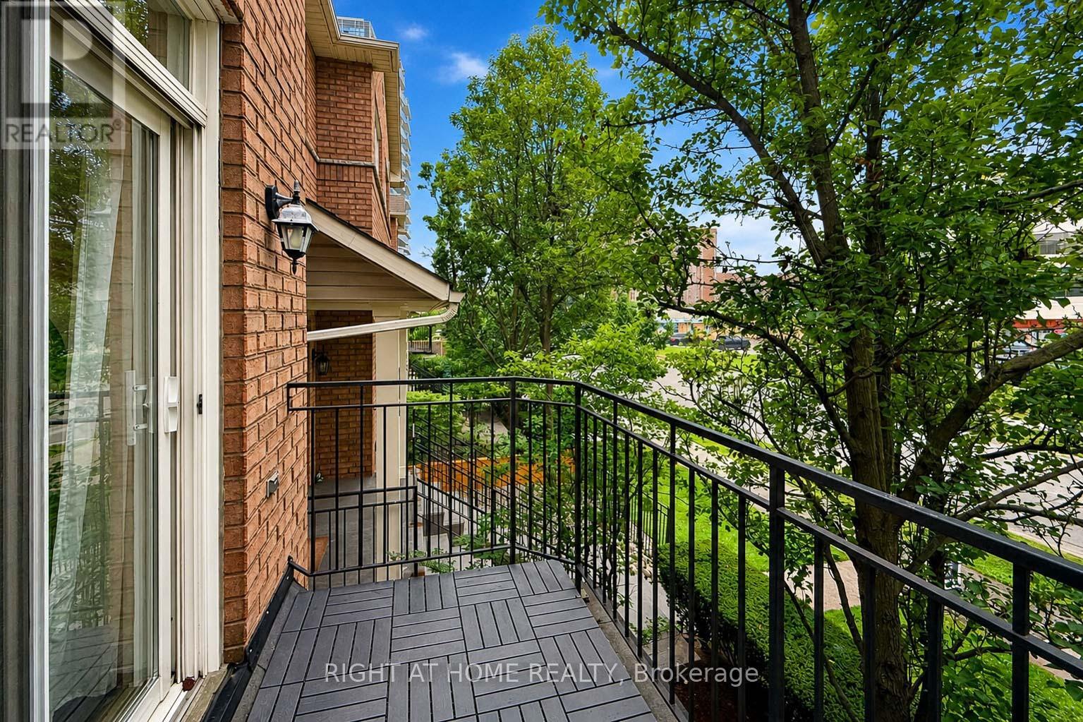 204 - 23 Observatory Lane Property Photo 36