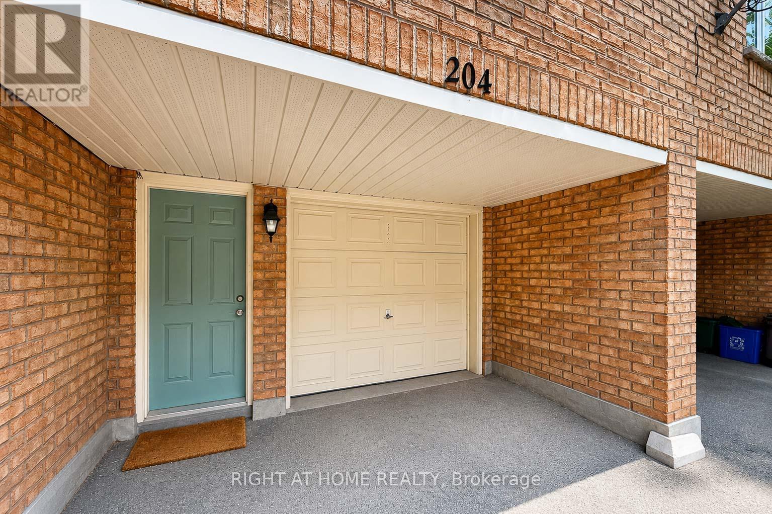 204 - 23 Observatory Lane Property Photo 39