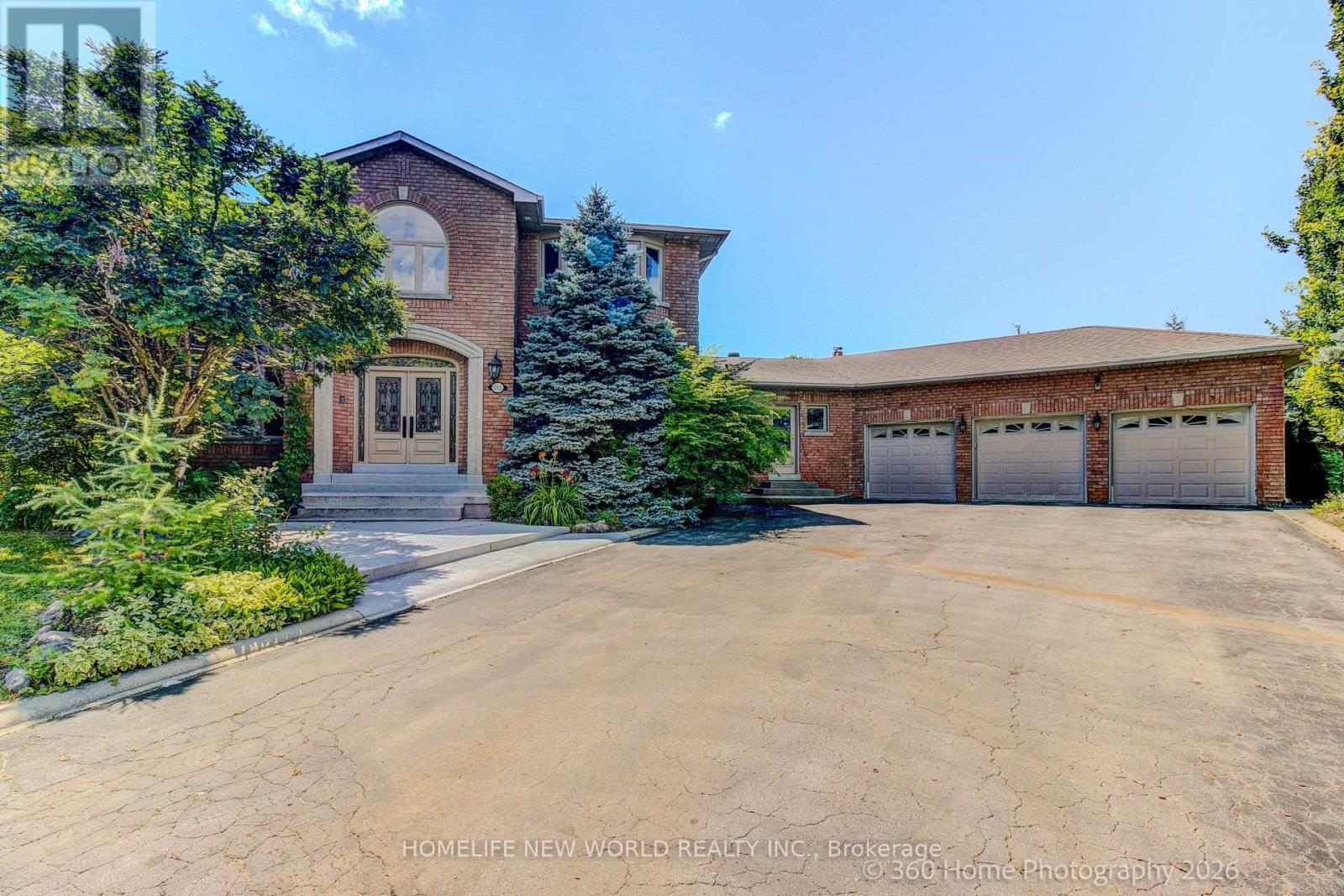 212 BURNS BOULEVARD