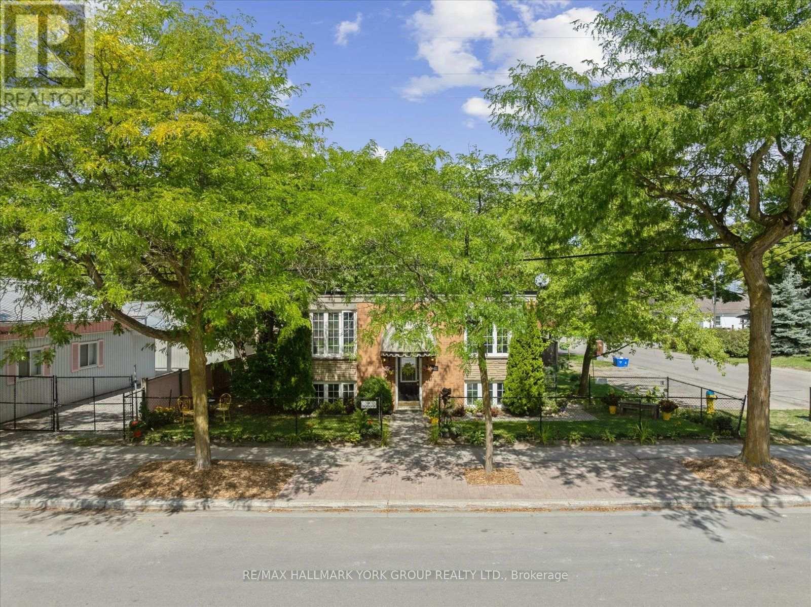 948 Lake Drive E Property Photo 4