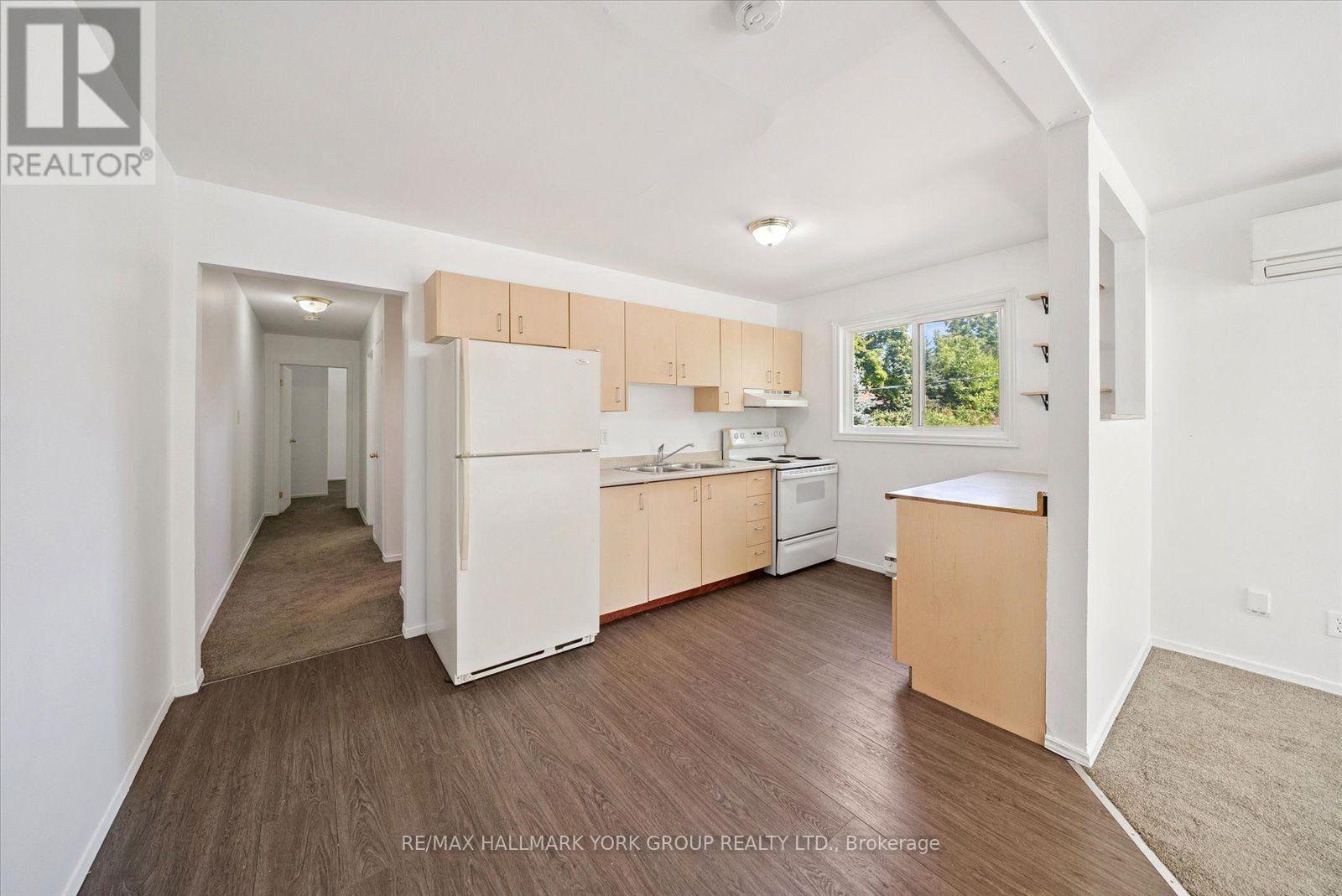 948 Lake Drive E Property Photo 7