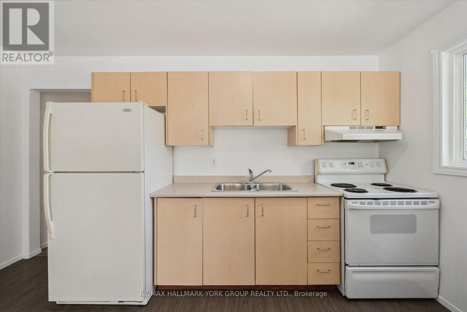 948 Lake Drive E Property Photo 8