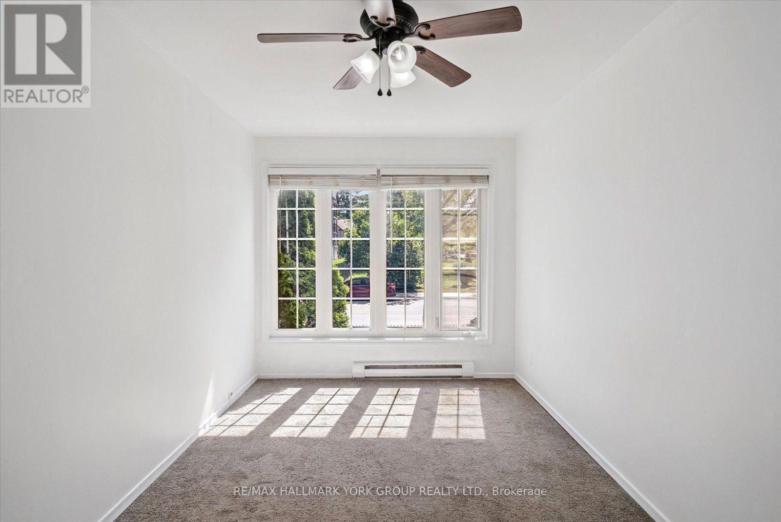 948 Lake Drive E Property Photo 14