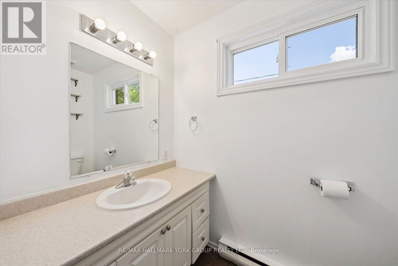 948 Lake Drive E Property Photo 18