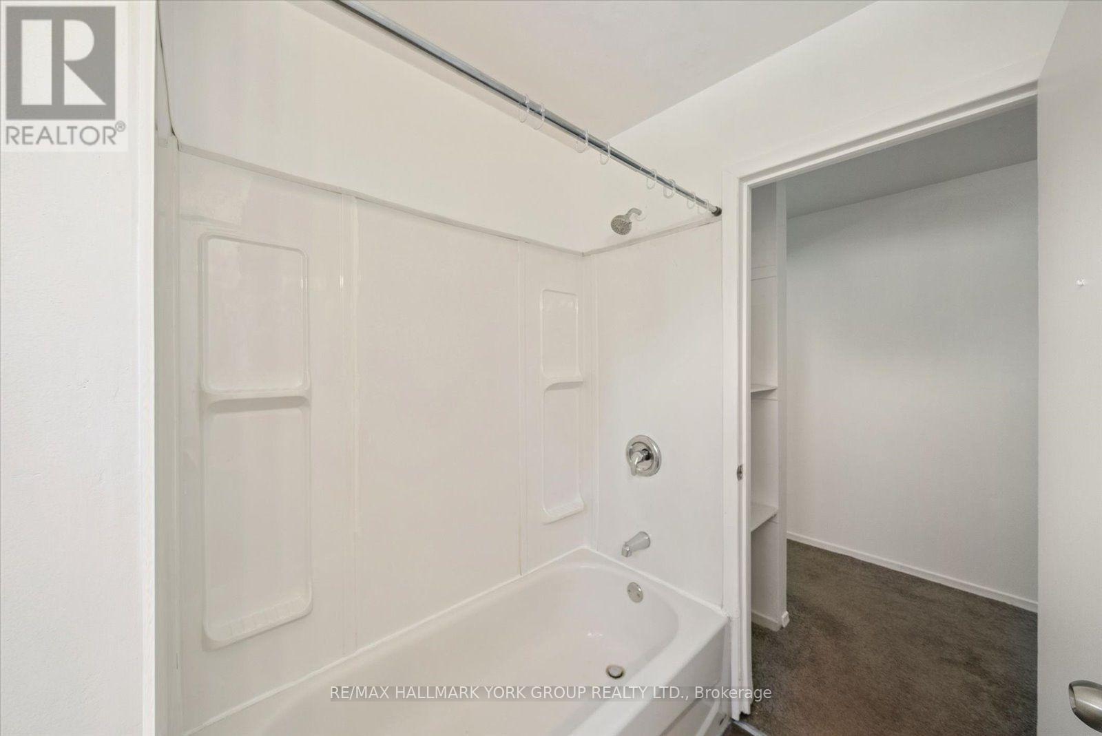 948 Lake Drive E Property Photo 19