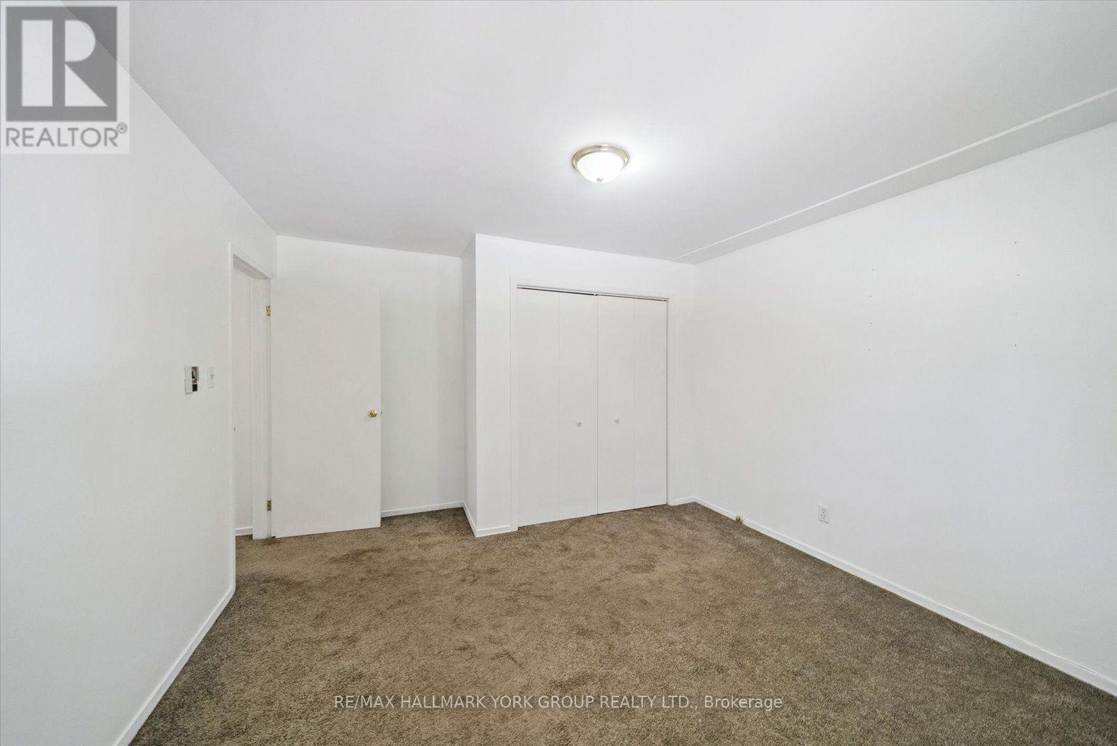 948 Lake Drive E Property Photo 22