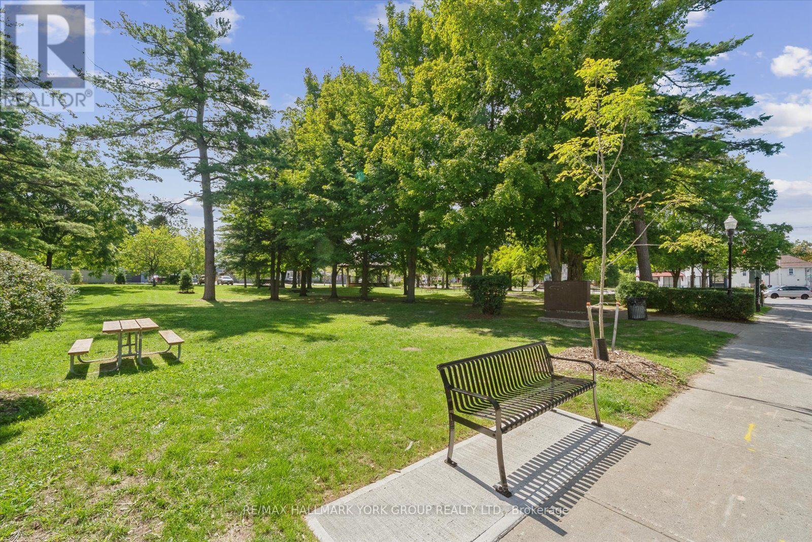 948 Lake Drive E Property Photo 41