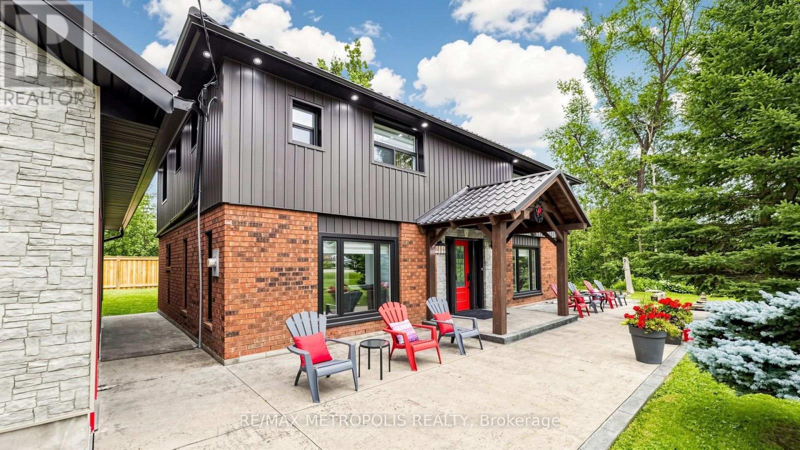 2739 Ireton Street E Property Photo 1
