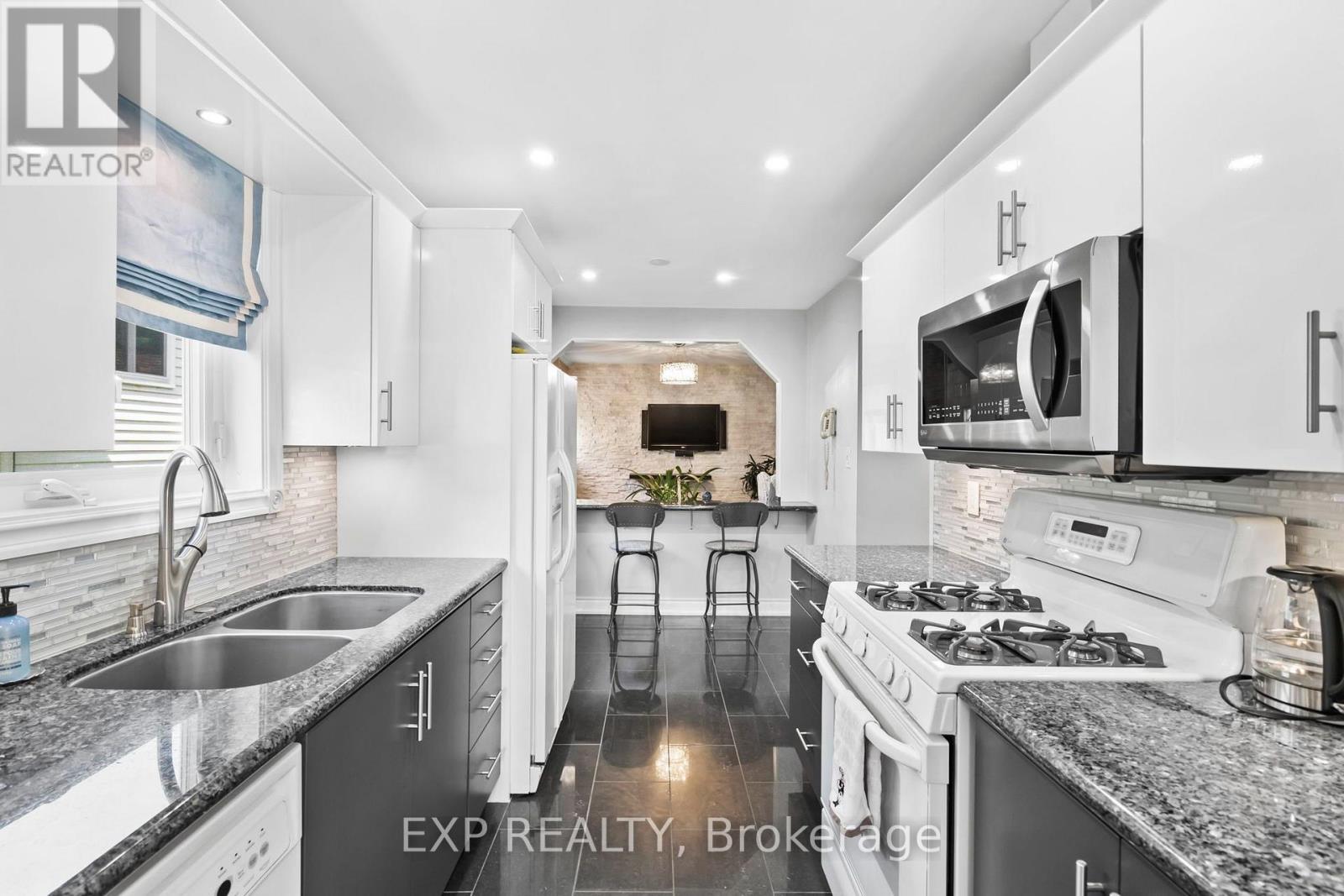 171 Simonston Boulevard Property Photo 8