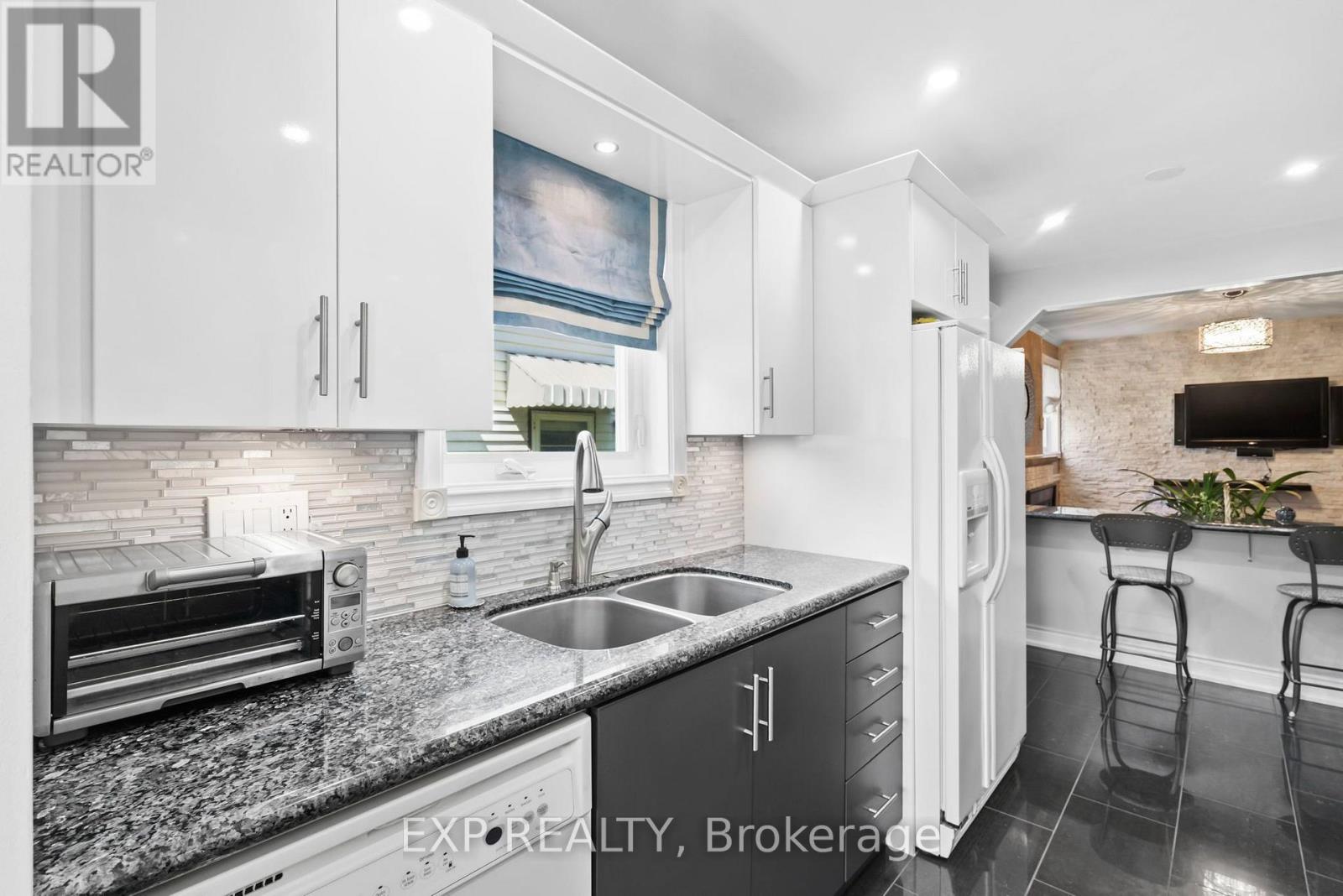 171 Simonston Boulevard Property Photo 9