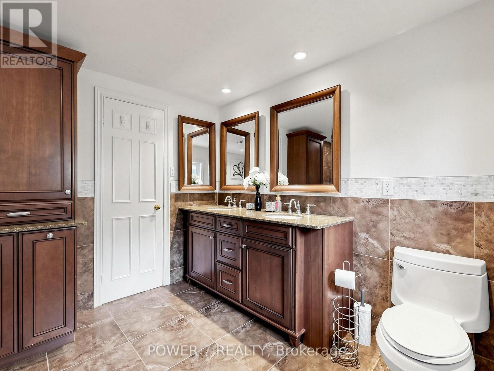 71 Canterbury Court Property Photo 25