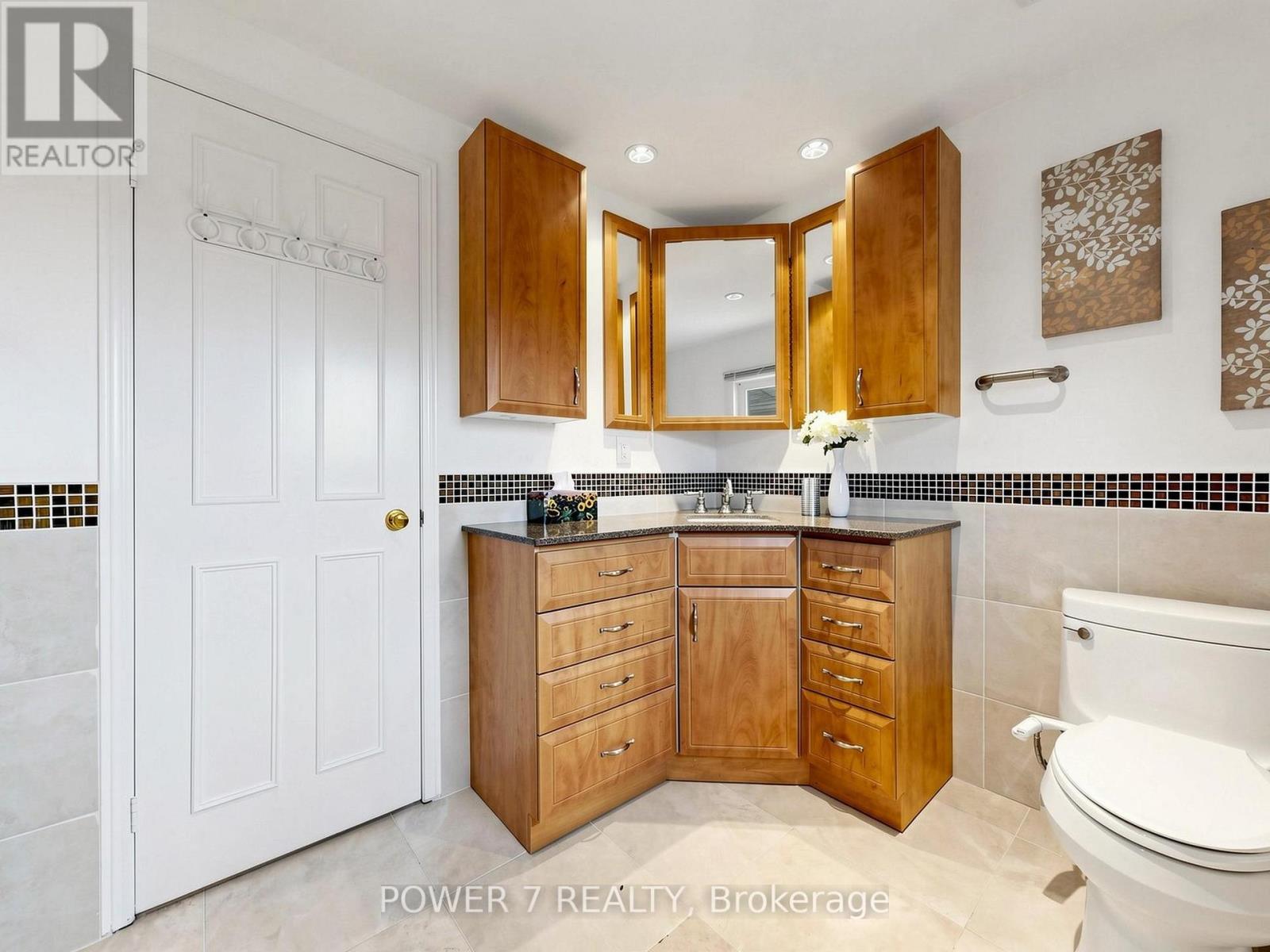 71 Canterbury Court Property Photo 33