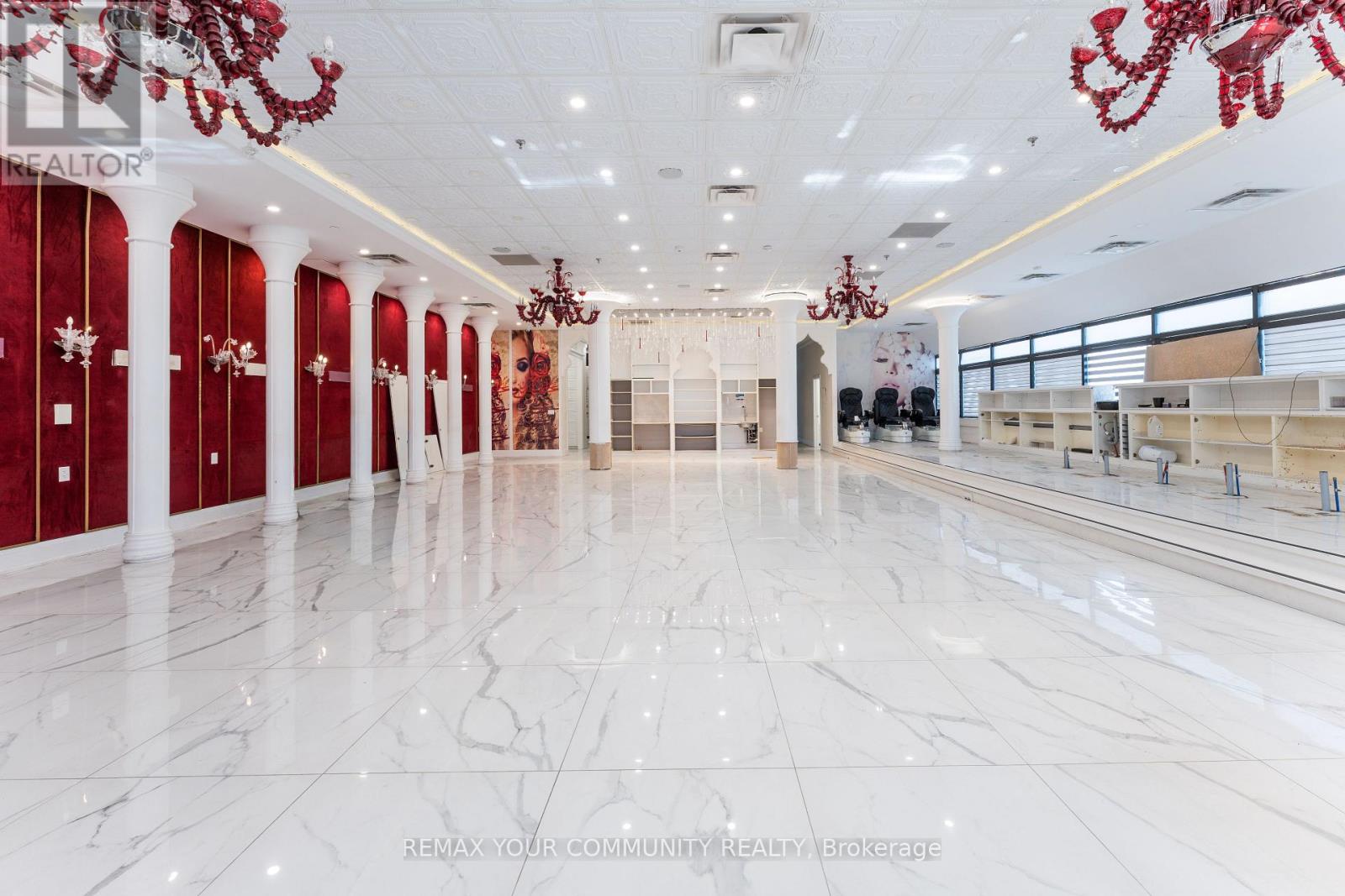 218 - 9737 Yonge Street Property Photo 4
