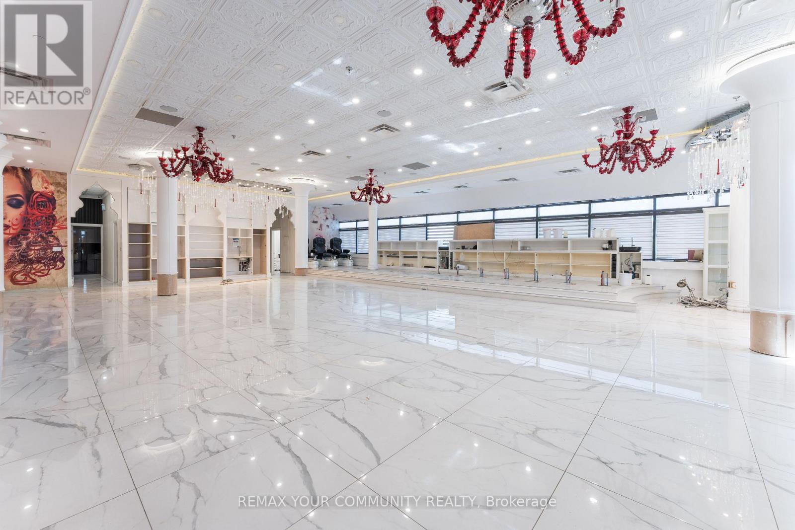 218 - 9737 Yonge Street Property Photo 6