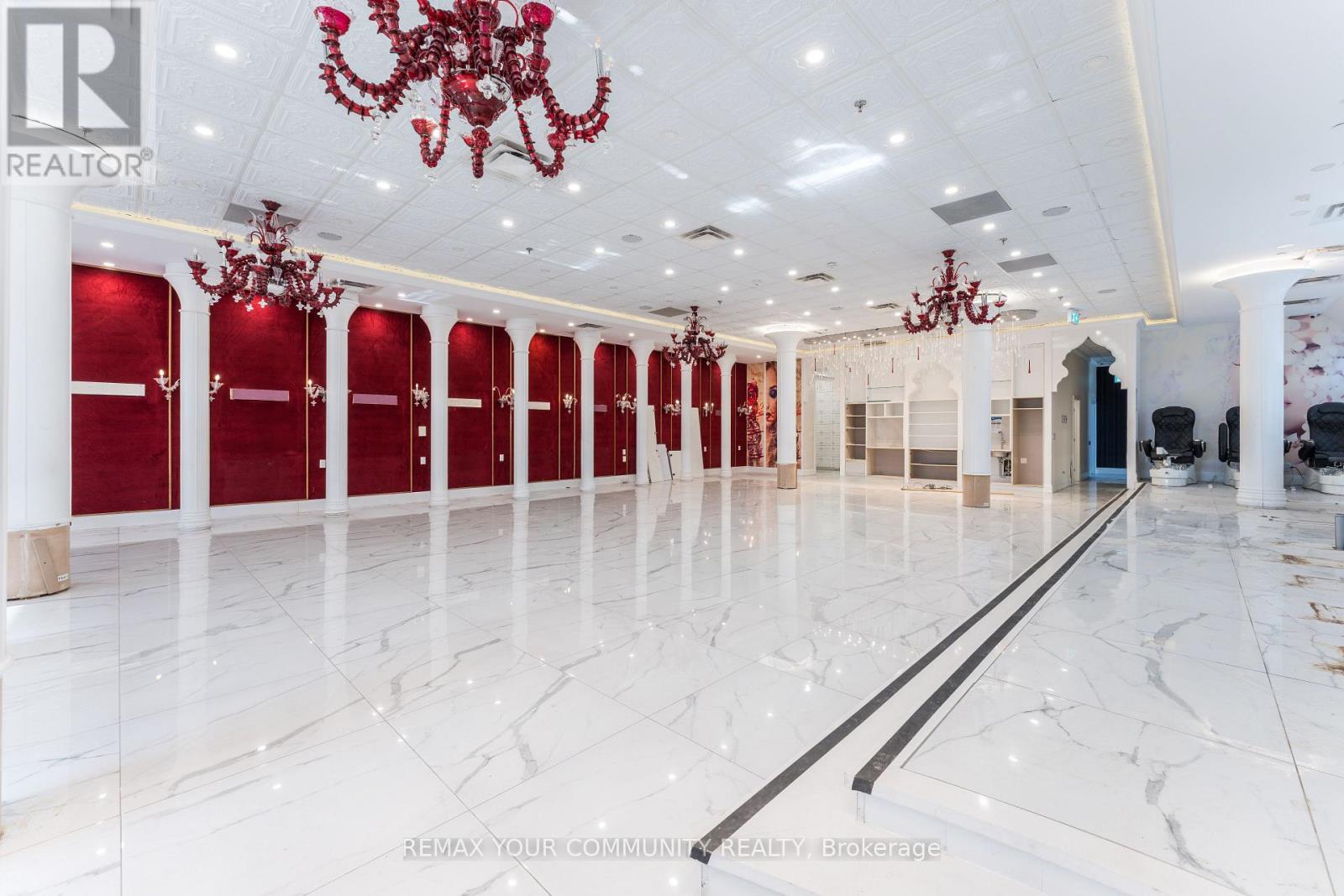 218 - 9737 Yonge Street Property Photo 7