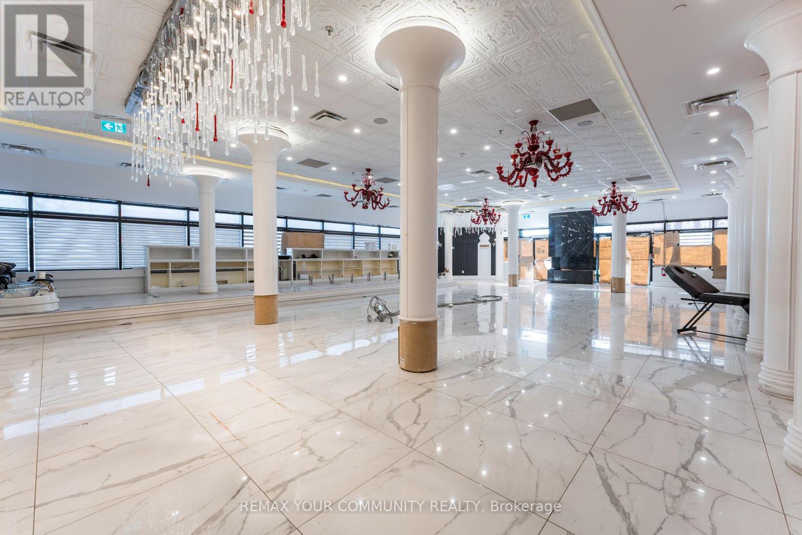 218 - 9737 Yonge Street Property Photo 8