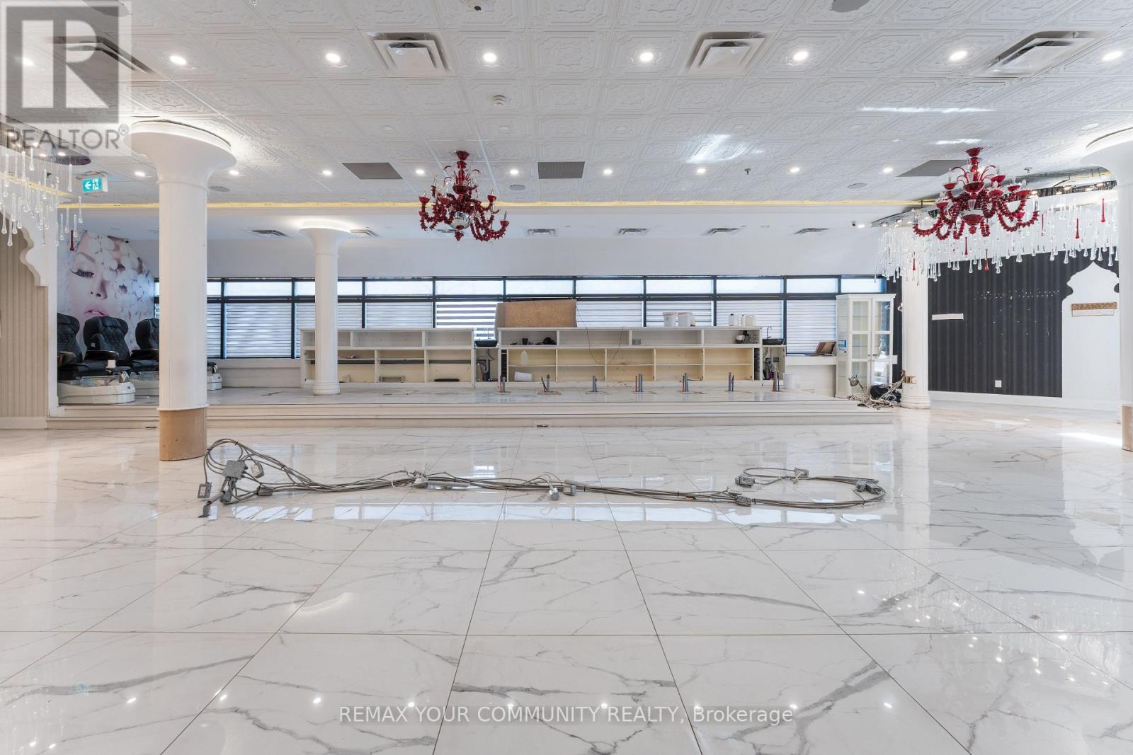 218 - 9737 Yonge Street Property Photo 10