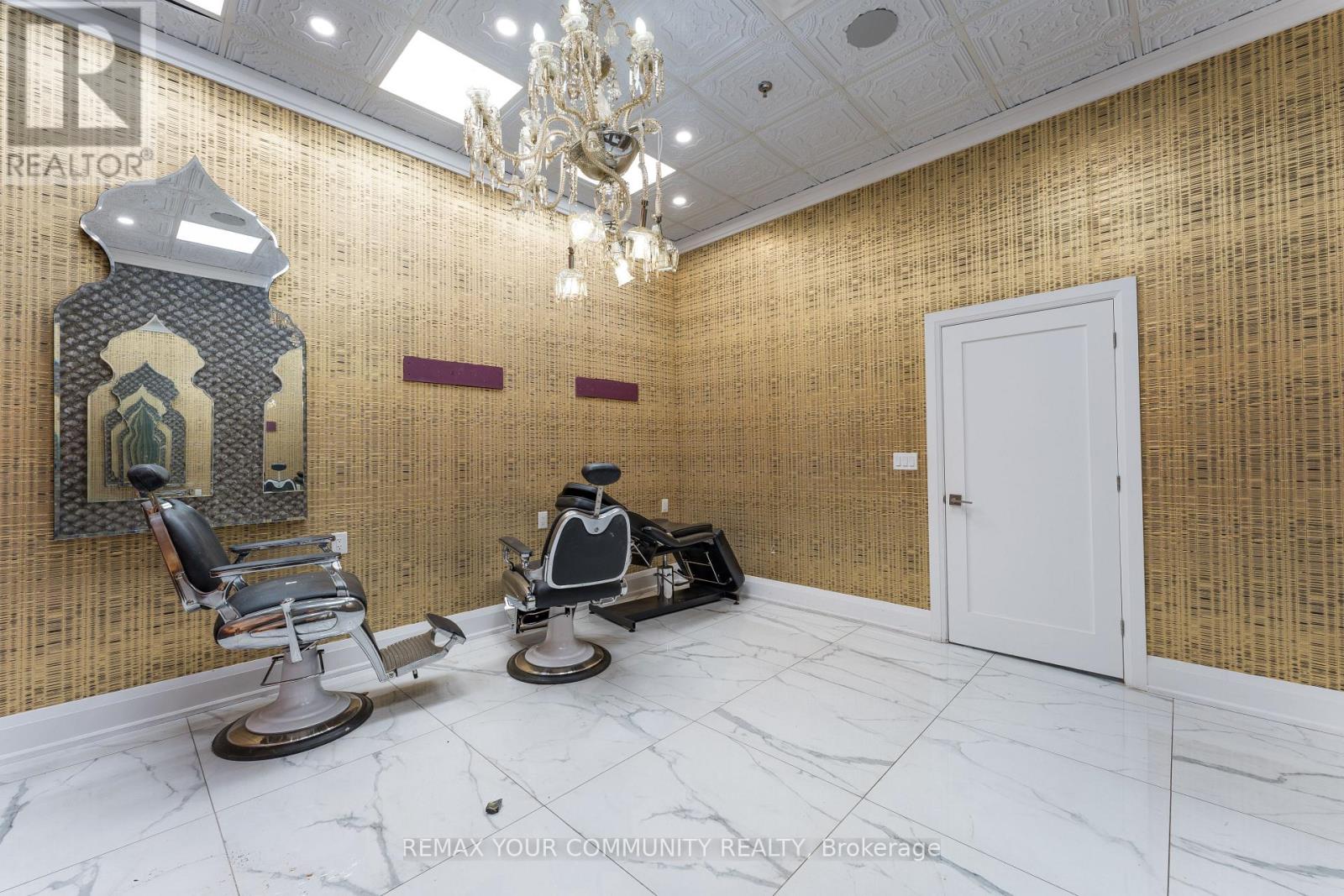 218 - 9737 Yonge Street Property Photo 12
