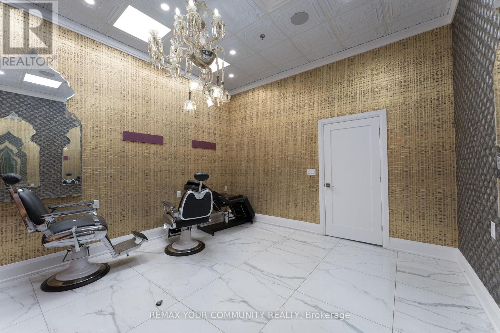 218 - 9737 Yonge Street Property Photo 14