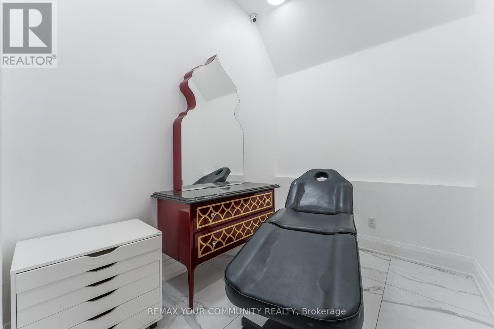 218 - 9737 Yonge Street Property Photo 16
